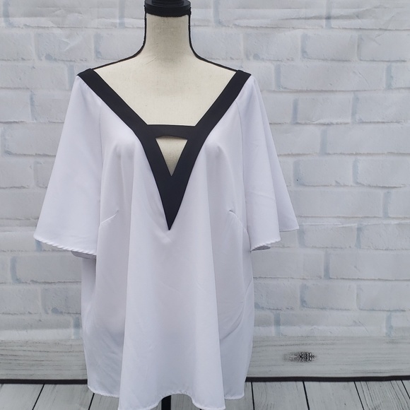 Eloquii Tops - Eloquii deep v neck  w keyhole blouse (no size tag